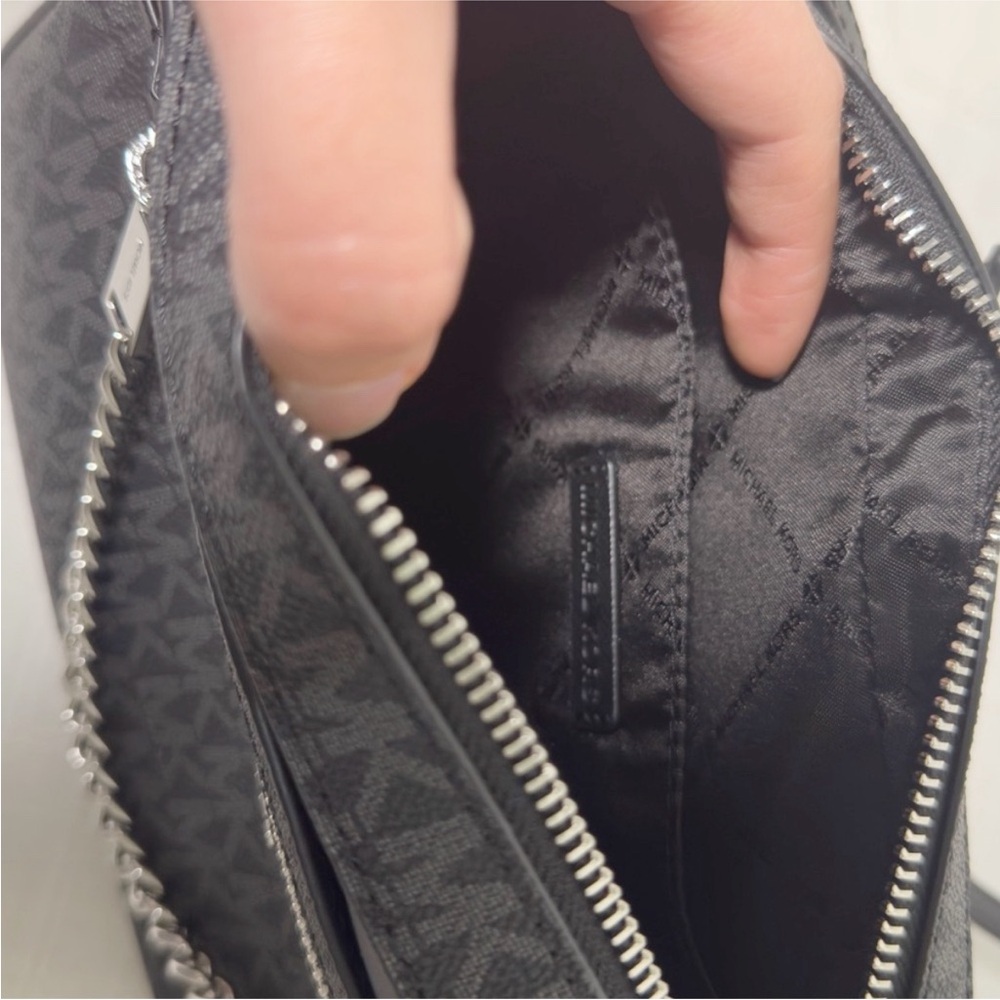 Michael Kors✨NWT✨Jet Set Large Crossbody Black MK Logo Everyday Travel Bag - Picture 3 of 11
